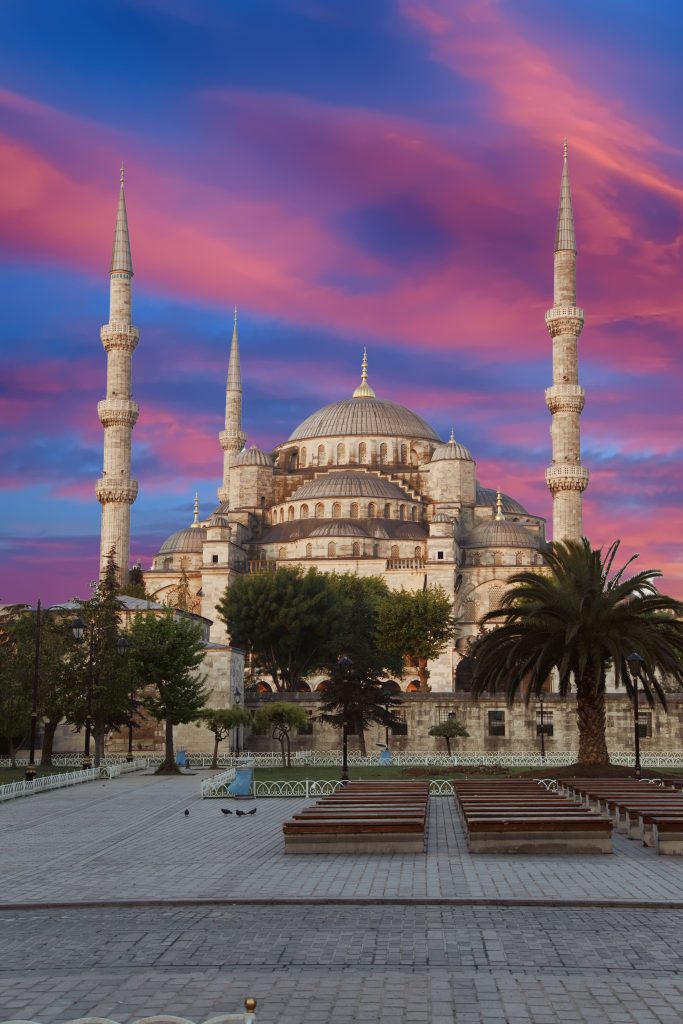Early morning light on  Sultan Ahmet Camii ( Blue Mosque ) in Istanbul, Turkey